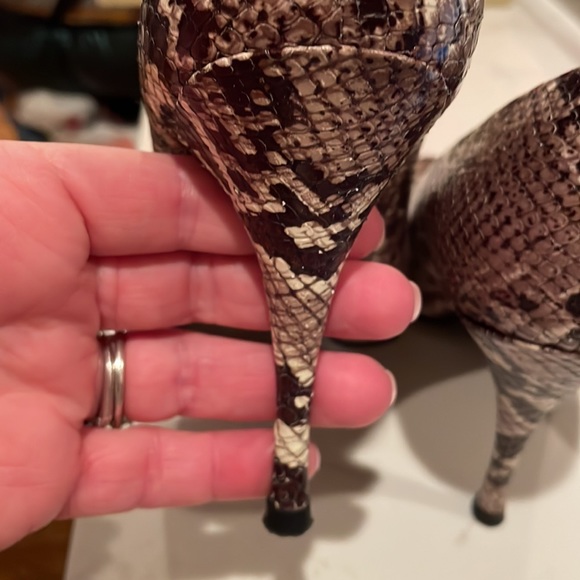 Stuart Weitzman Amazrolling python peep toe sz 9 - Picture 7 of 7